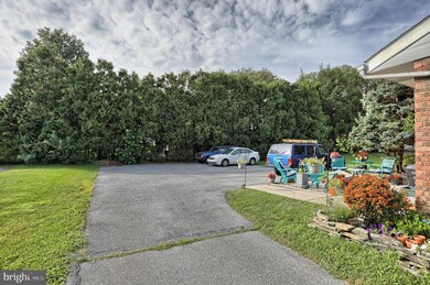 948 E Oak St, Palmyra, PA 17078 - photo 6