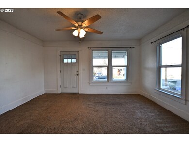 1406 E 9th St, the Dalles, OR 97058 - photo 4