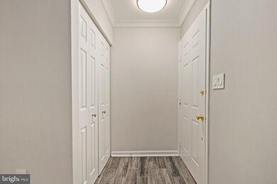 112 Westwick Ct unit 8, Sterling, VA 20165 - photo 2