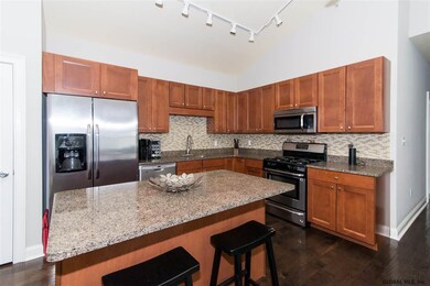 289 Jefferson St, Saratoga Springs, NY 12866 - photo 4