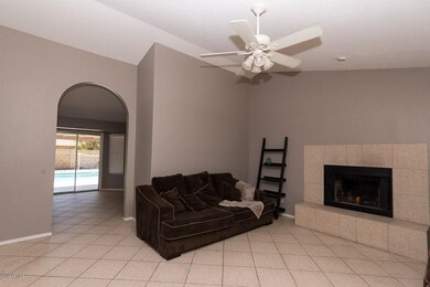 1033 W Ivyglen-19