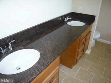 11107 Old Cistern Ln, Laurel, MD 20708 - photo 2