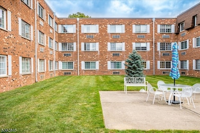 Putnam House unit 204, Union, NJ 07083 - photo 2