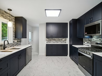 422 Damen St, Marengo, IL 60152 - photo 5