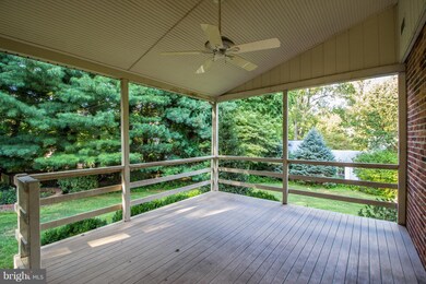 6808 Crutchfield St, Falls Church, VA 22043 - photo 5