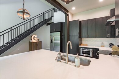 ISLAND & KITCHEN