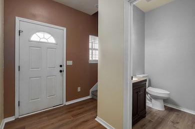813 E Daniels-6