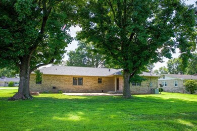 614 Montgomery Cir, Carmi, IL 62821 - photo 5