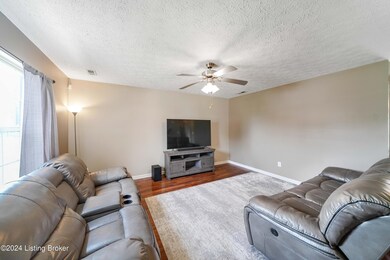 11710 English Meadow Dr, Louisville, KY 40206 - photo 5