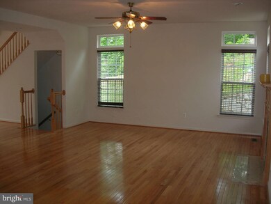 8815 Carpenters Hall Dr, Lorton, VA 22079 - photo 5