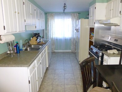 112 Toro Cir, Carpentersville, IL 60110 - photo 6