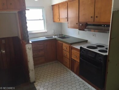 5232 Edgewater Dr, Sheffield Lake, OH 44054 - photo 6