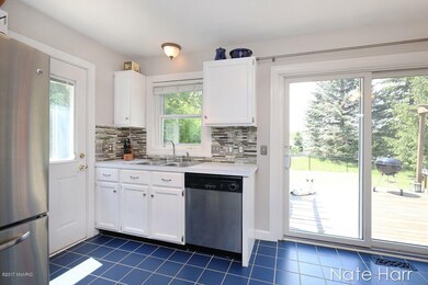 2329 Meadowglen Dr NE, Grand Rapids, MI 49505 - photo 4