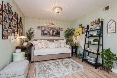 13_7PlazaDeLasTrinidadD_2_DiningRoom_Lar