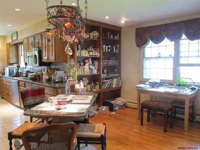 10 Newell Ct, Albany, NY 12204 - photo 4