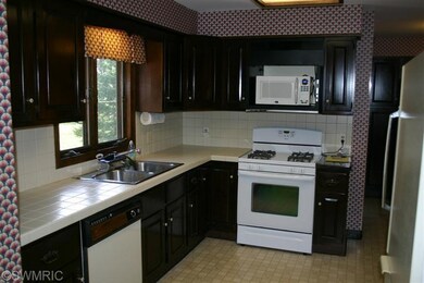 651 Birchwood Ct, Lowell, MI 49331 - photo 2