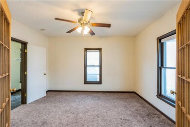 Main Floor Bedroom pic 1