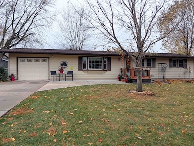 211 S Buchanan St, Prairie Du Chien, WI 53821 - photo 2