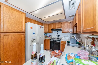 2121 E Fairview Ave-7