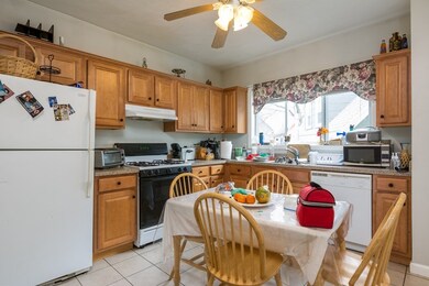 51 Tufts St, Somerville, MA 02145 - photo 3