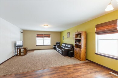 1347 F Ave NW, Cedar Rapids, IA 52405 - photo 3