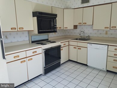 2901 Fallstaff Rd unit 206, Baltimore, MD 21209 - photo 4