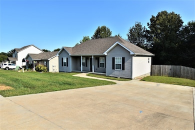 584 Cedar Valley Dr, Clarksville, TN 37043 - photo 2