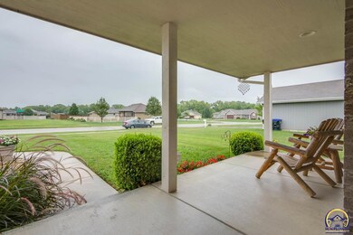 4707 SW Misty Harbor Dr, Topeka, KS 66610 - photo 2