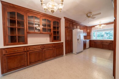 1610 Pleasant St-18