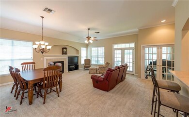 Neutral colors with great natural lighting.  Acces