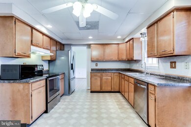 5916 Grace Lee Ave, Sykesville, MD 21784 - photo 4