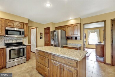 2105 Bressler Dr, Reading, PA 19610 - photo 5