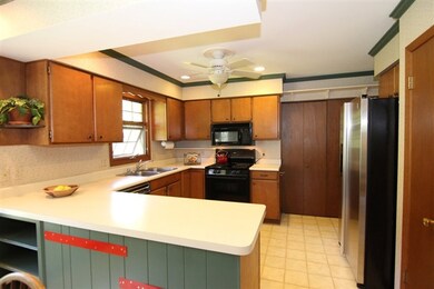 2414 Kathleen St, Fitchburg, WI 53711 - photo 5