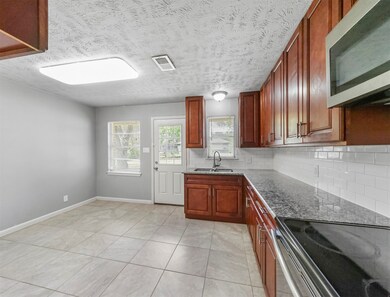 1013 Lindsey Dr, Rosenberg, TX 77471 - photo 4