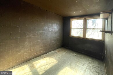 335 Bigley Ave, Halethorpe, MD 21227 - photo 7