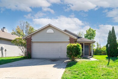 677 Locust Grove Ln, Greenwood, IN 46143 - photo 2