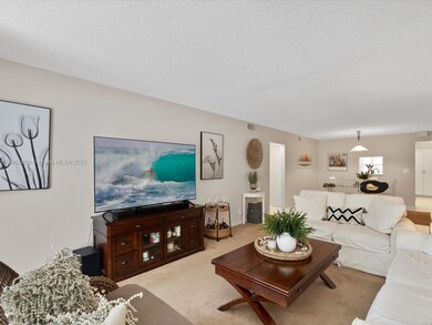 2004 Granada Dr unit O2, Coconut Creek, FL 33066 - photo 2