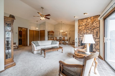 1505 Harbour Ct unit 2B, Schaumburg, IL 60193 - photo 5