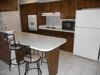 KITCHEN BREAKFAST BAR