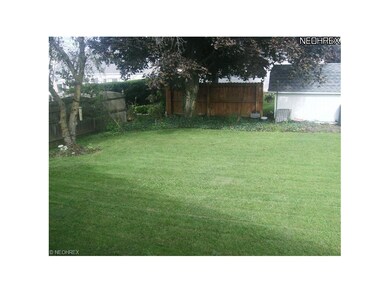 nice flat backyard, just the right size for some g