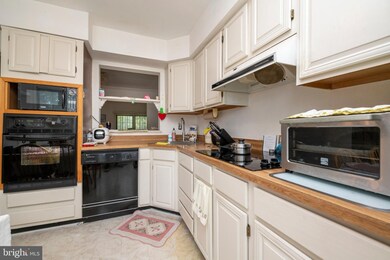 14 Dickens Square, Lutherville Timonium, MD 21093 - photo 5