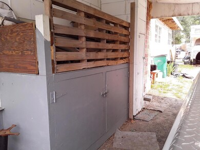 427 N Crater Lake Pkwy, Klamath Falls, OR 97601 - photo 6