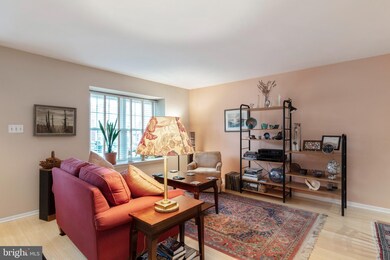 817 Treetop Ln, Norristown, PA 19403 - photo 4