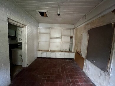 1811 N Dixon Dr, Columbus, GA 31906 - photo 6