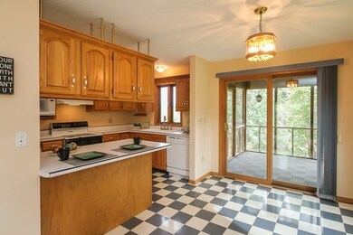 890 Valley View Dr, Cedar Rapids, IA 52403 - photo 6