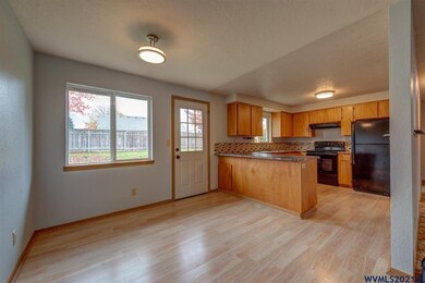 1218 SW Bryson St, Dallas, OR 97338 - photo 4