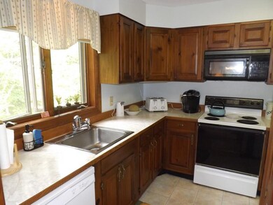 355 Lyman Batchelder Rd unit SB8A, Hartford, VT 05001 - photo 7