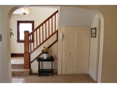 Entry/Foyer.
