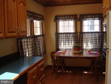 185 E Parkway Ave, Chester, PA 19013 - photo 7