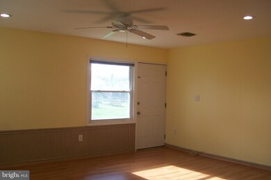 69 Outlook Ln, Levittown, PA 19055 - photo 5